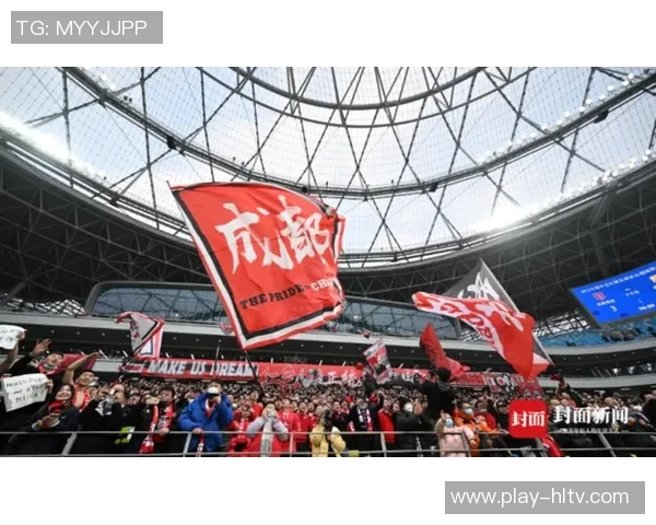 心斋桥足球热潮席卷而来球迷聚集共庆激情时刻